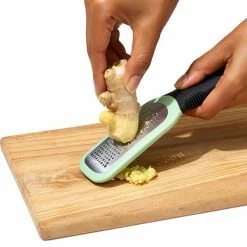 Brand new 🥰 OXO Good Grips Etched Ginger & Garlic Grater ✨ -Kitchen Gadgets & Tools Shop 11273000UK OXO Etched Ginger Garlic Grater 2