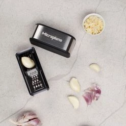 Brand new 🔔 Microplane Stainless Steel Garlic Cutter 🎉 -Kitchen Gadgets & Tools Shop 48914 Microplane Garlic Cutter 600px 2