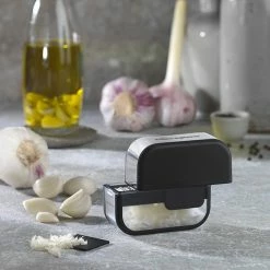 Brand new 🔔 Microplane Stainless Steel Garlic Cutter 🎉 -Kitchen Gadgets & Tools Shop 48914 Microplane Garlic Cutter 600px 4